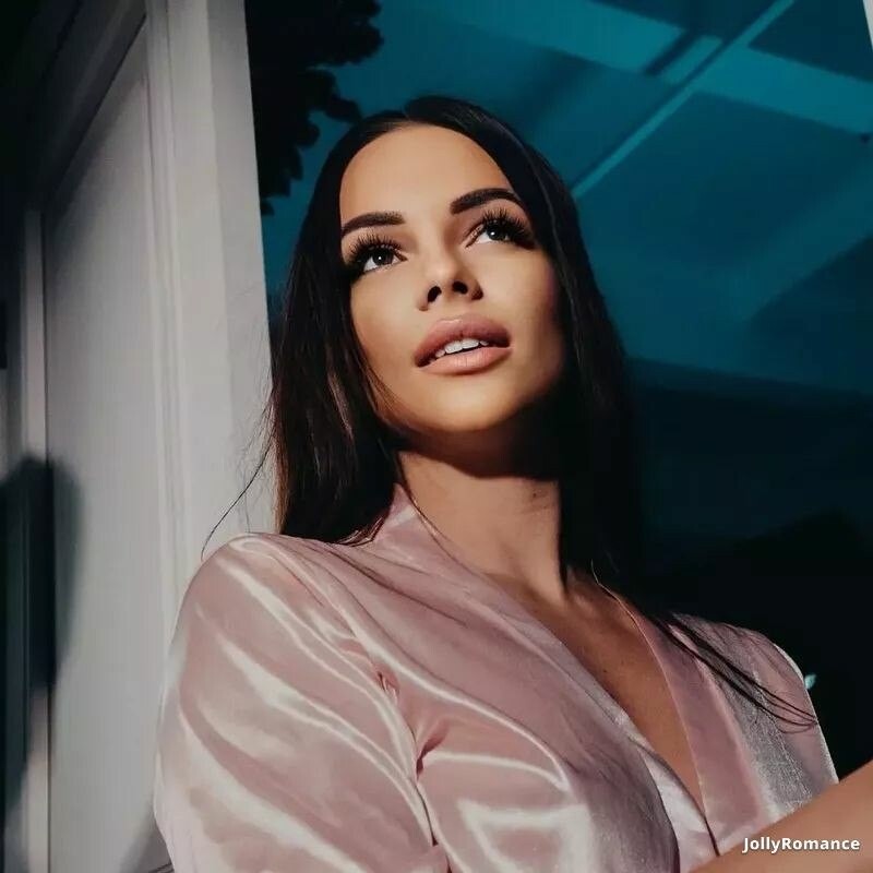 Julia Profile image 3